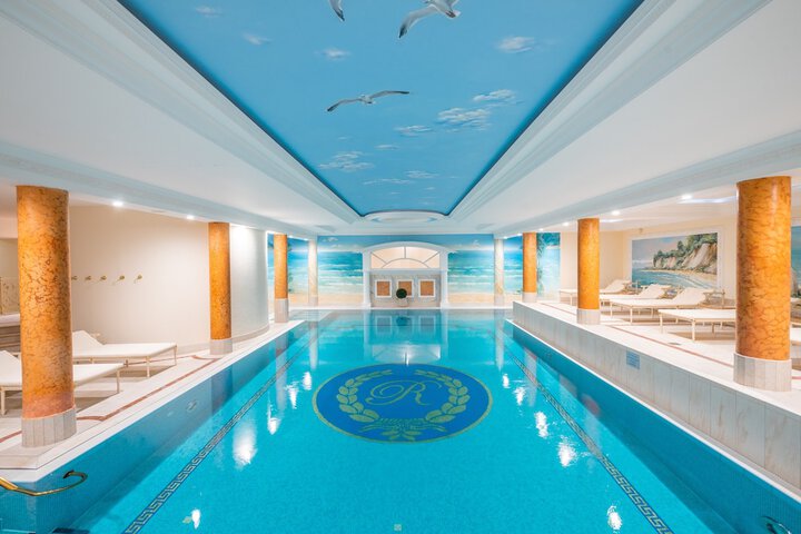 Hotel Pool