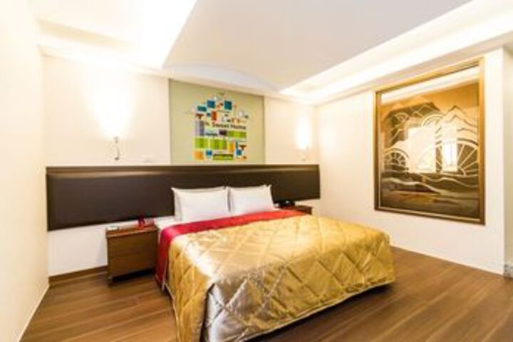 Room 6 of 21