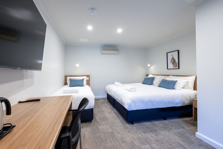 Room 4 of 13