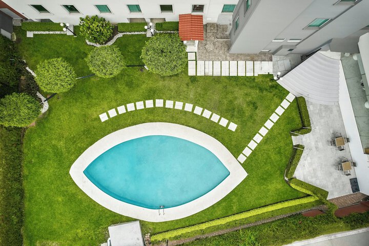 Hotel Pool