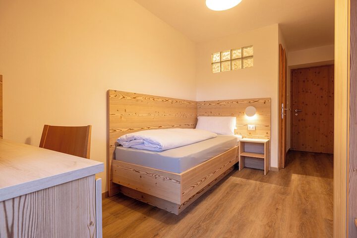 Room 13 of 38