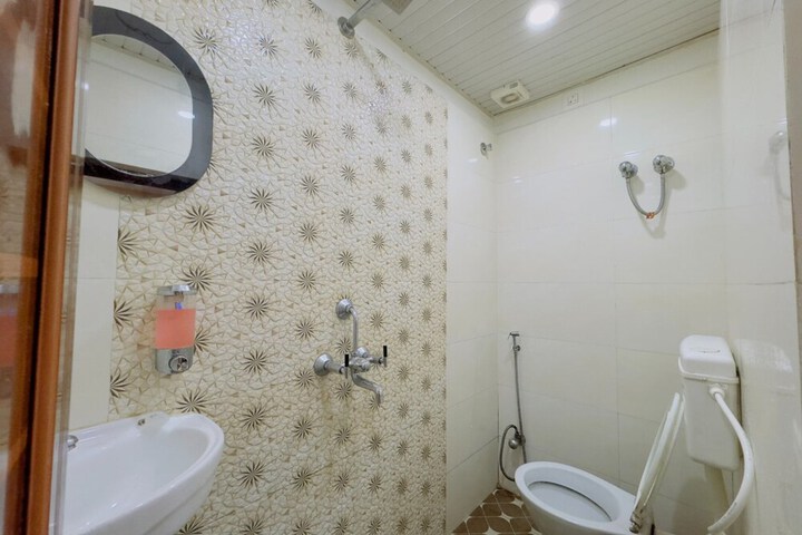 Room 10 of 12
