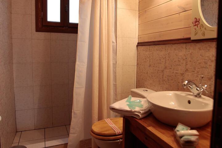 Room 21 of 35