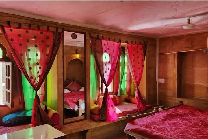 Room 5 of 8