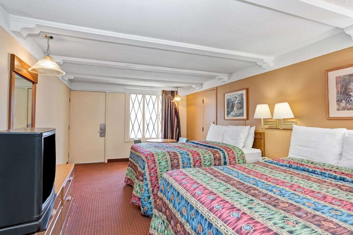 2 Double Beds (4 of 4)