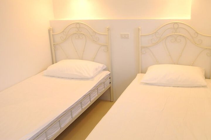 Room 4 of 71