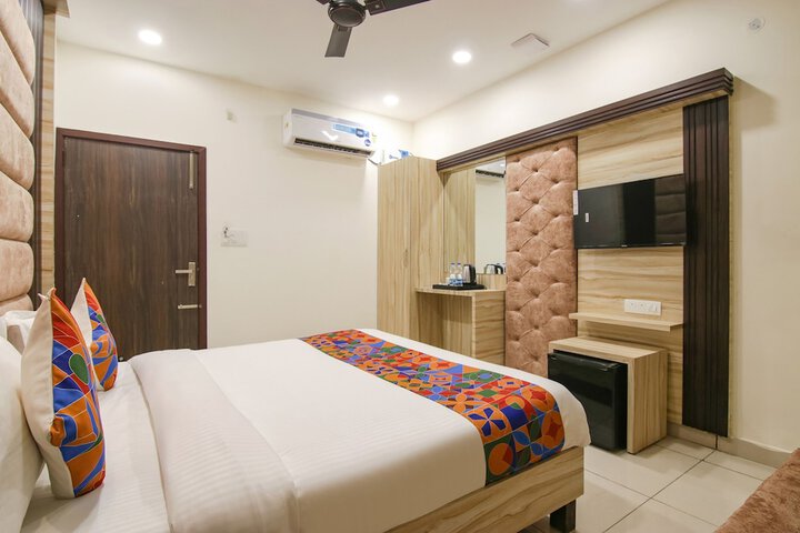 Room 25 of 29