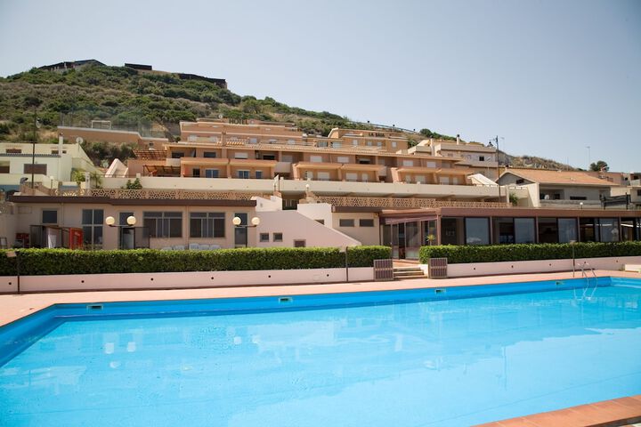 Hotel Pool