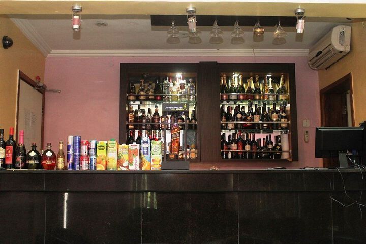 Lounge 21 of 28