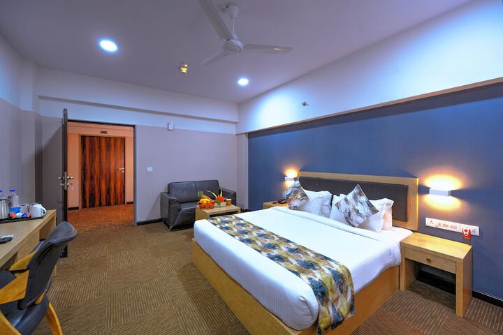 Room 10 of 33