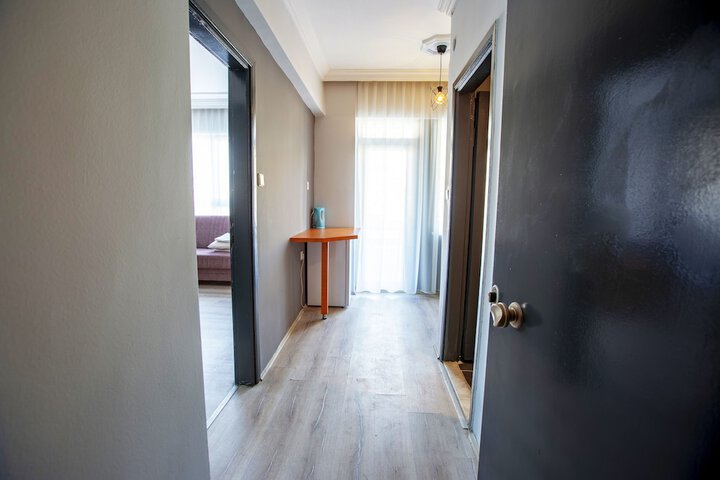 Room 13 of 83