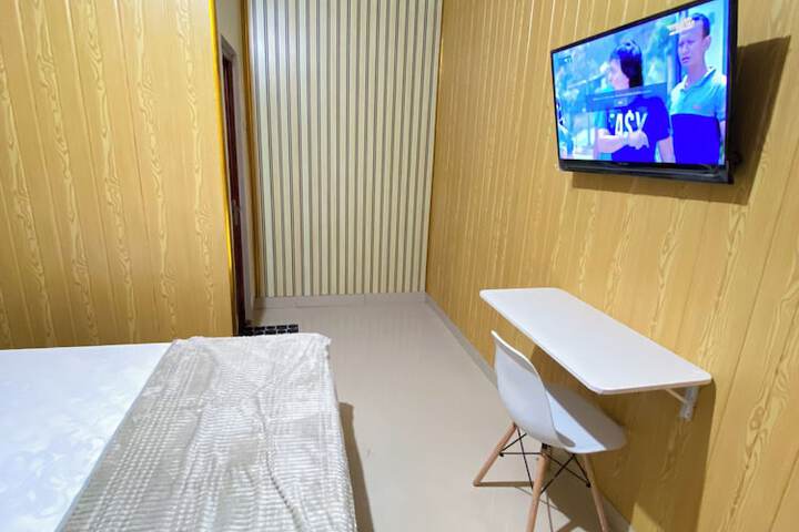 Room 9 of 34