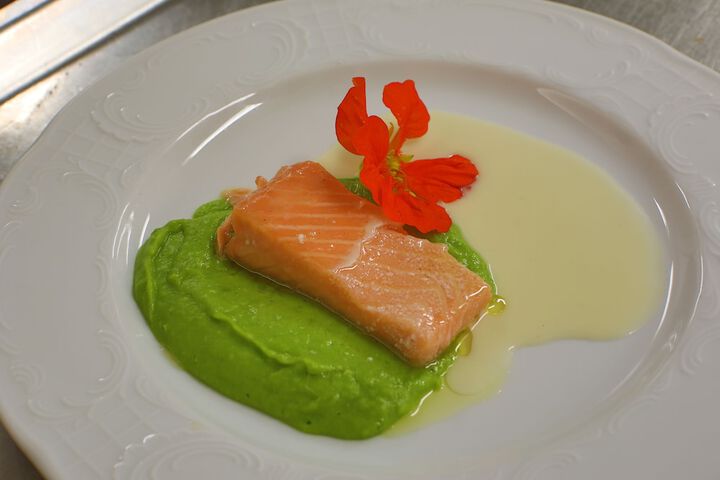 Dining 46 of 56