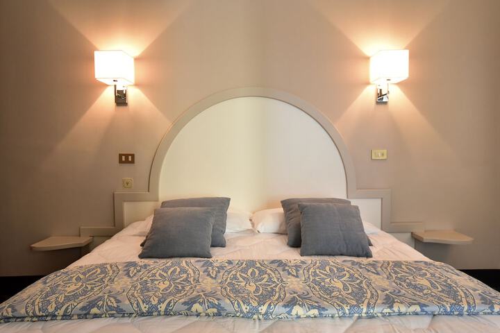 Room 18 of 115
