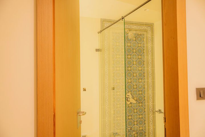 Room 16 of 38