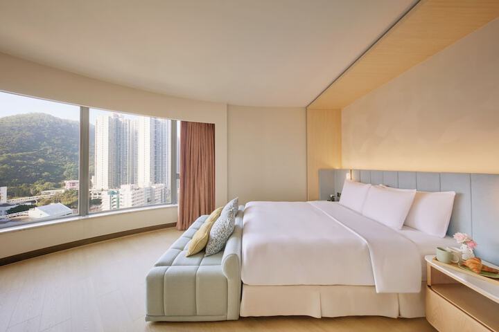 Room 10 of 122