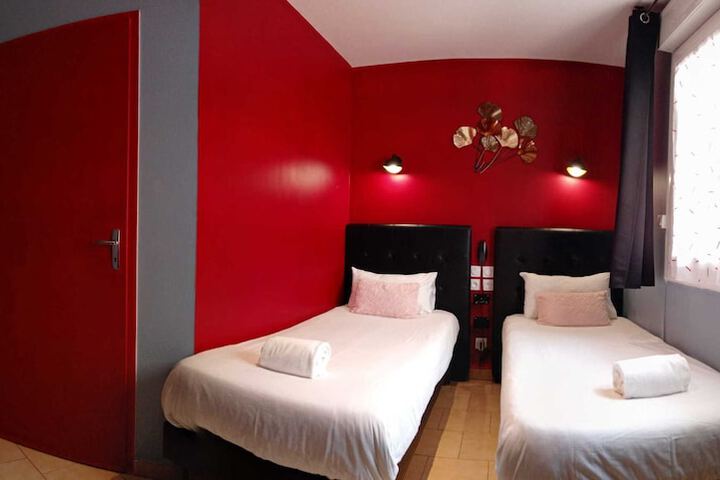 Room 32 of 62