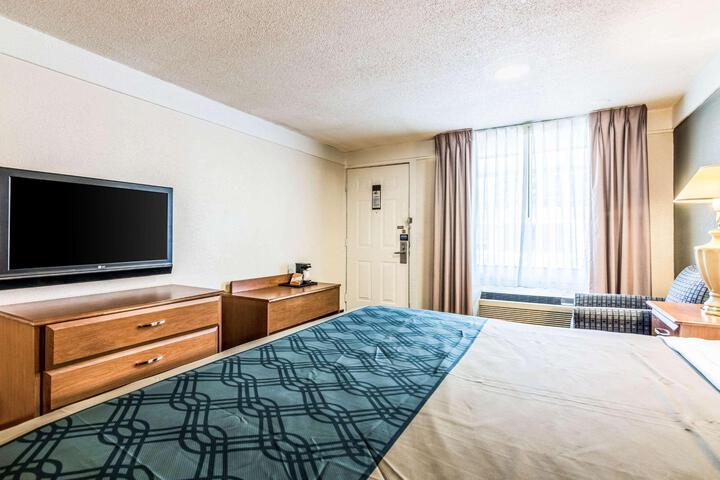 1 King Bed (12 of 12)