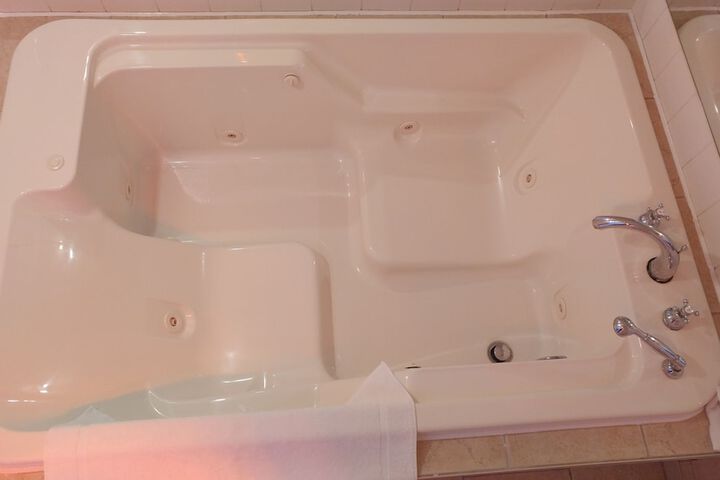 Hot Tub 33 of 38