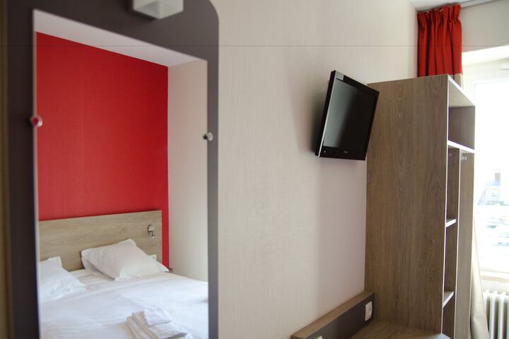 Room 4 of 55