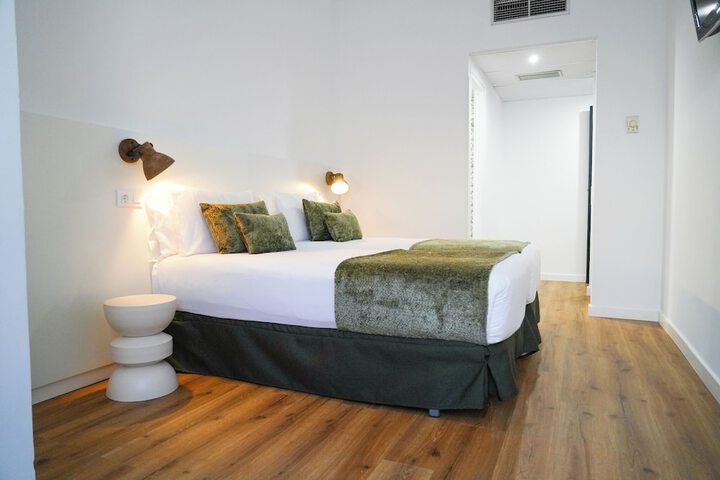 Room 9 of 29
