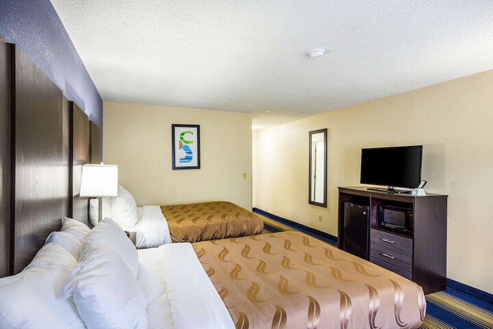 Standard Room, King or Two Doubles (1 of 8)