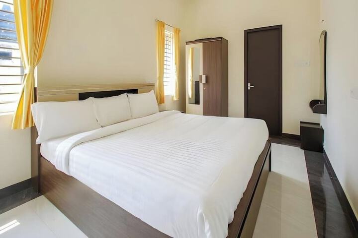 Room 5 of 32