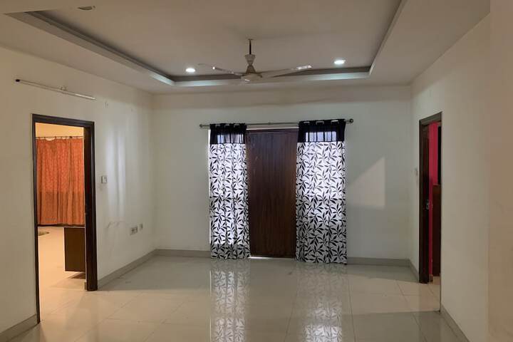 Room 7 of 9
