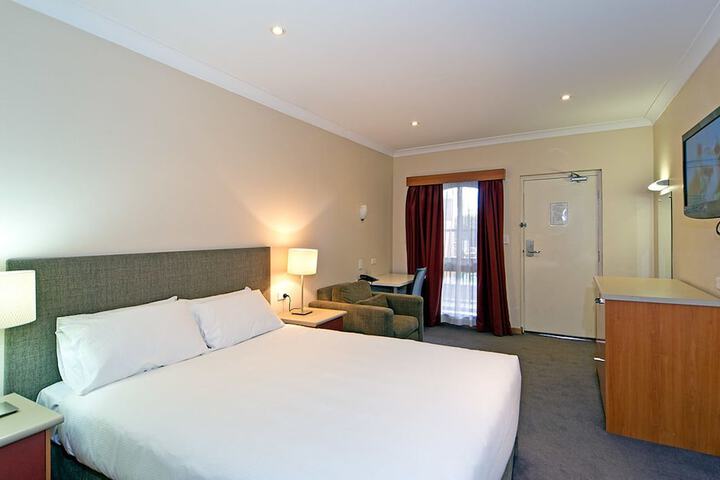 Room 5 of 71