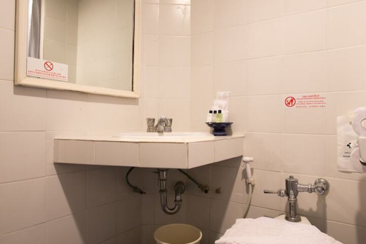 Room 17 of 61