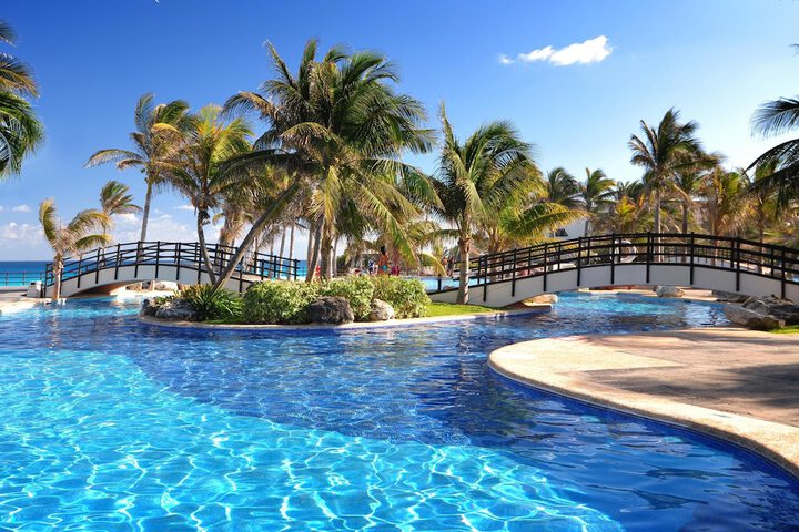 Pool Hotel