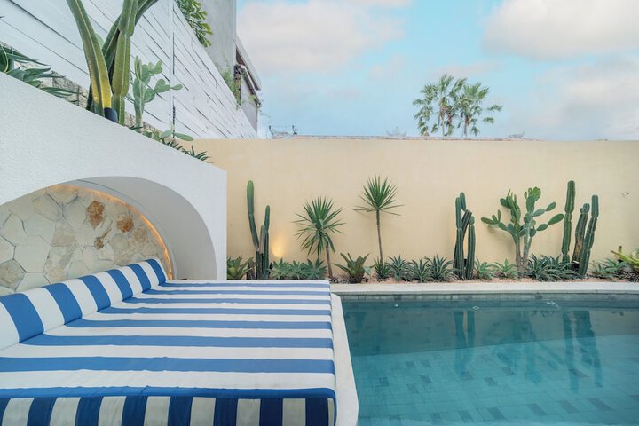 Hotel Pool