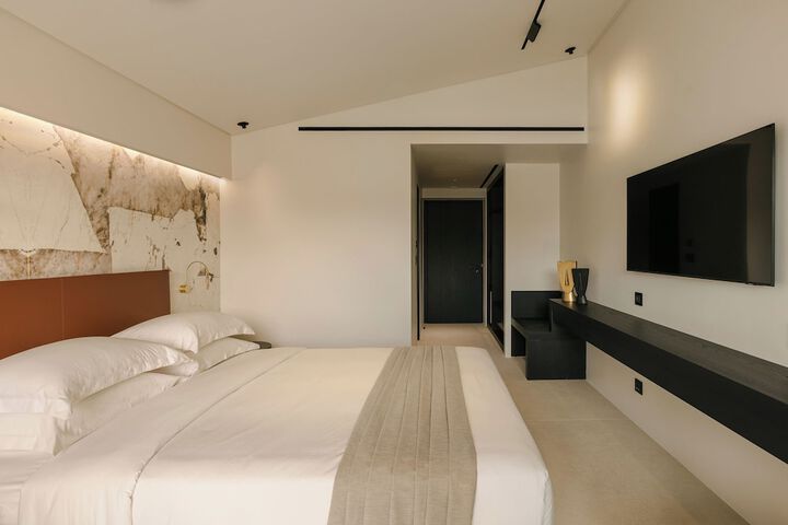 Room 16 of 121