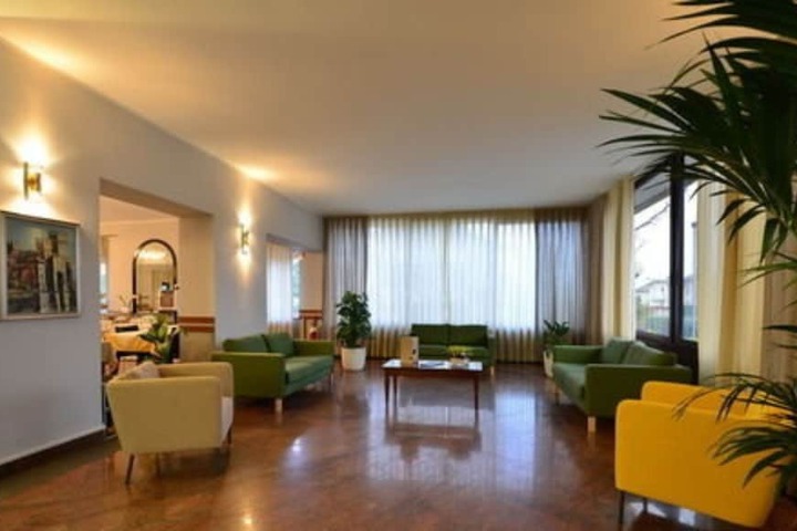 Entrance & Lobby