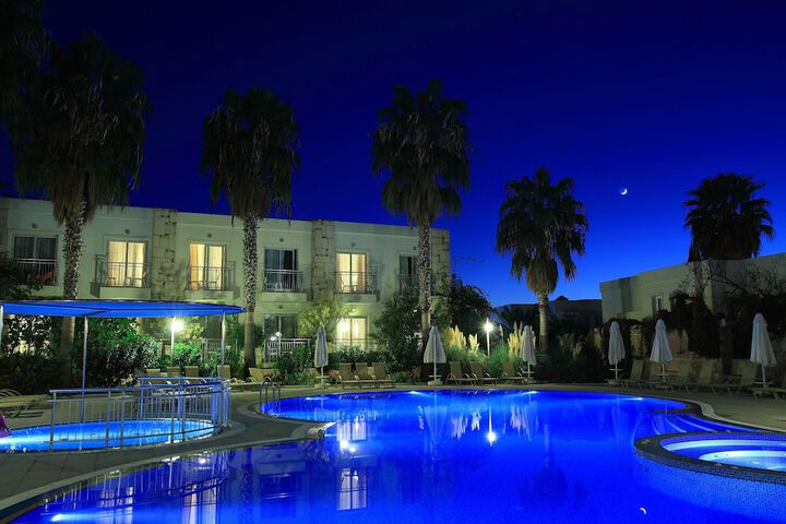 Pools & Facilities