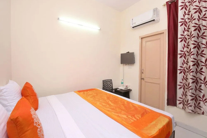Room 2 of 9