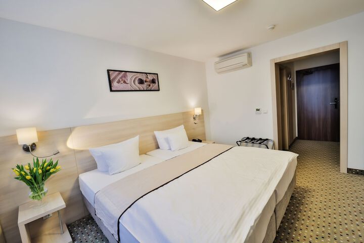 Room 21 of 49