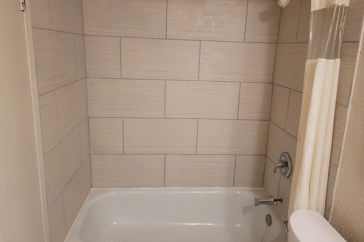 Room 9 of 16