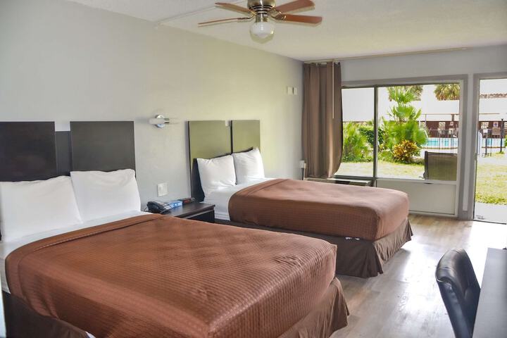 2 Double Beds (9 of 23)