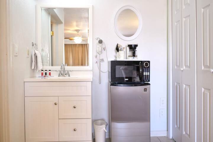 Mini-refrigerator