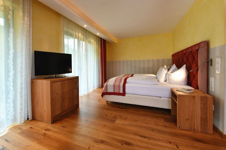 Room 28 of 137