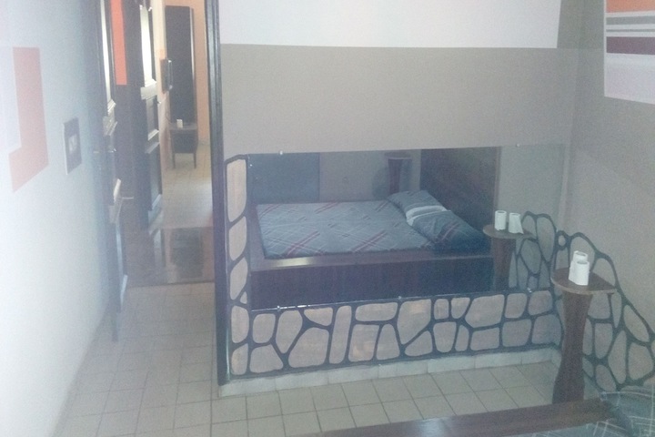 Room 6 of 15