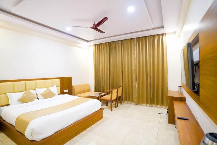 Room 5 of 17