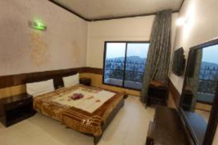 Room 10 of 12