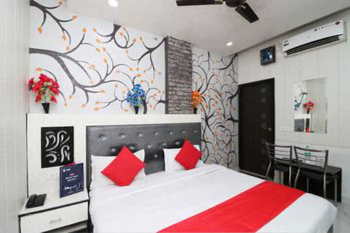 Room 13 of 25