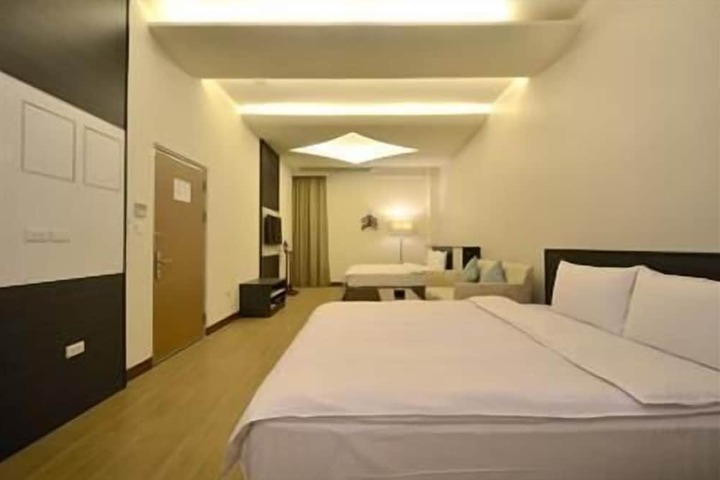 Room 12 of 28