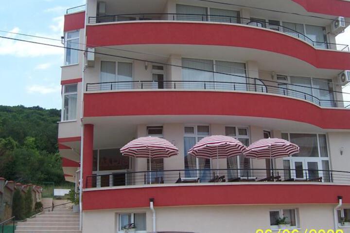 HOTEL AKRIS