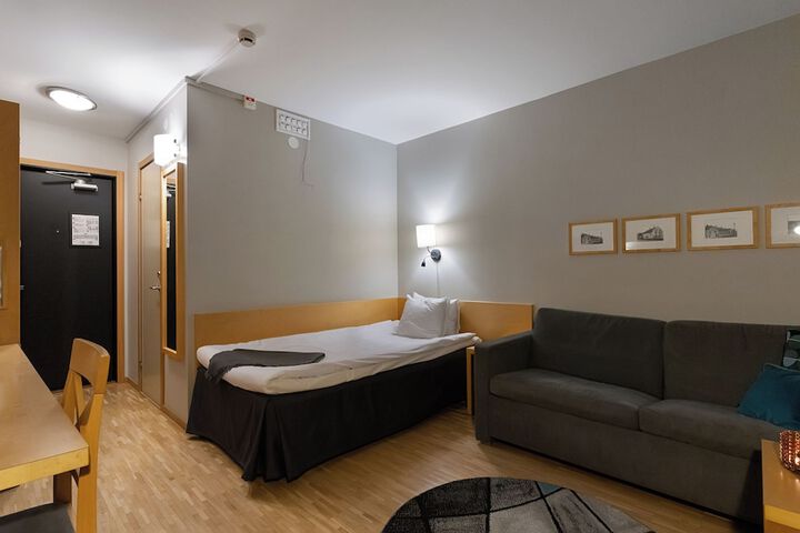 Room 16 of 36