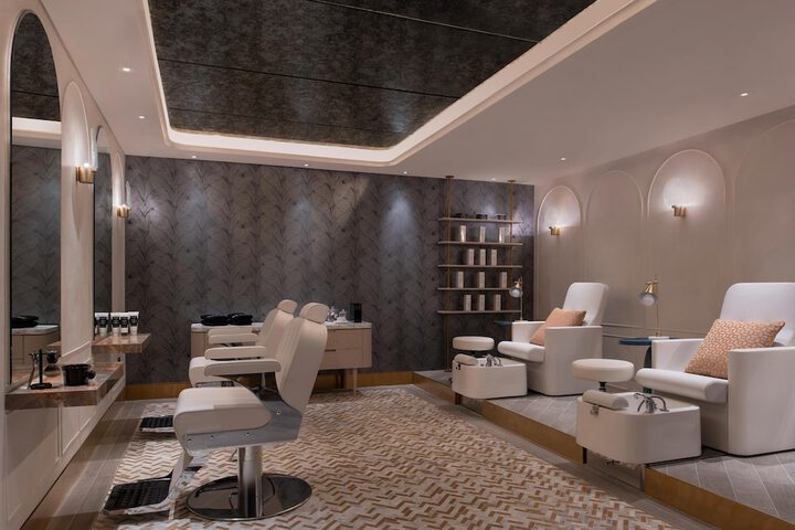 Lounge 222 of 251