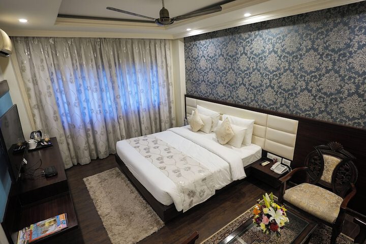 Room 9 of 25